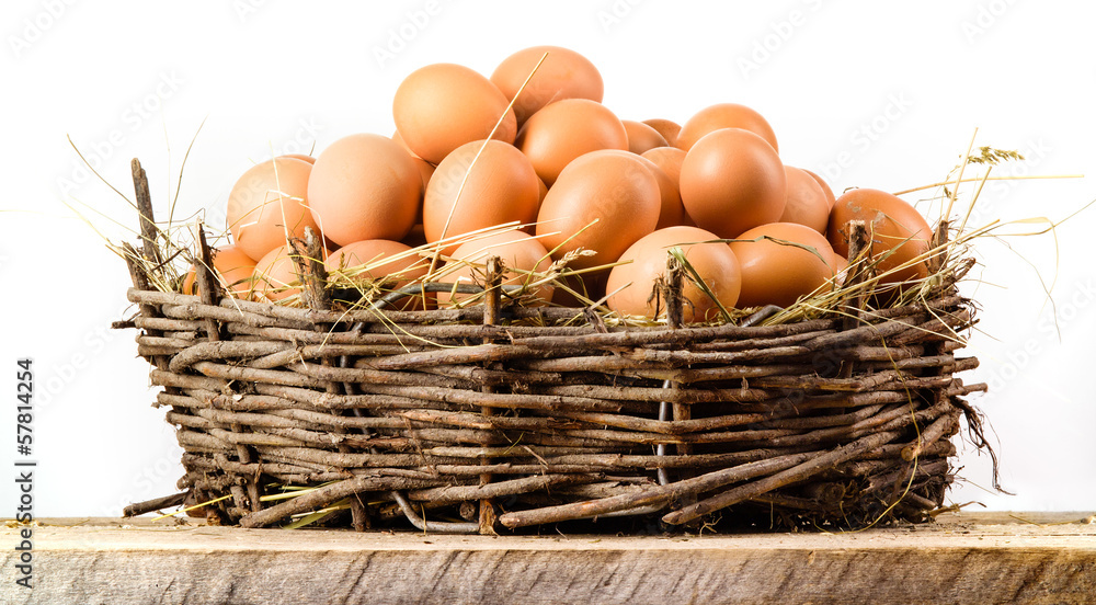 大窝分离的鸡蛋。有机食品