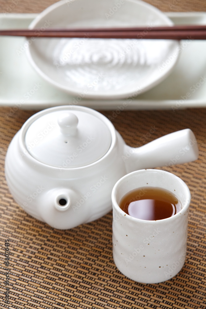 玻璃杯亚洲茶，健康饮料