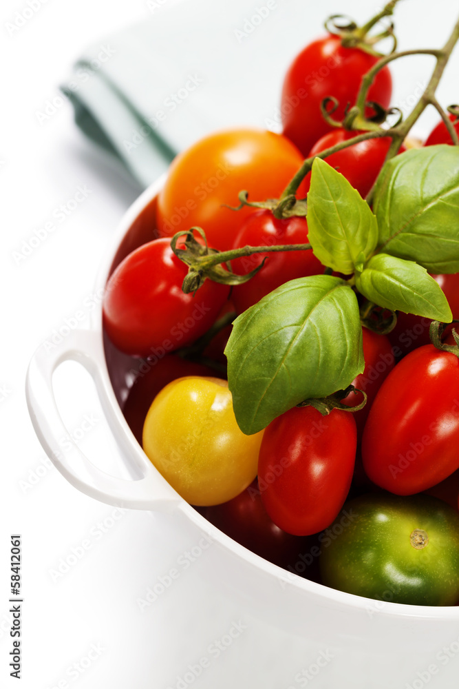 漏勺什锦西红柿和蔬菜