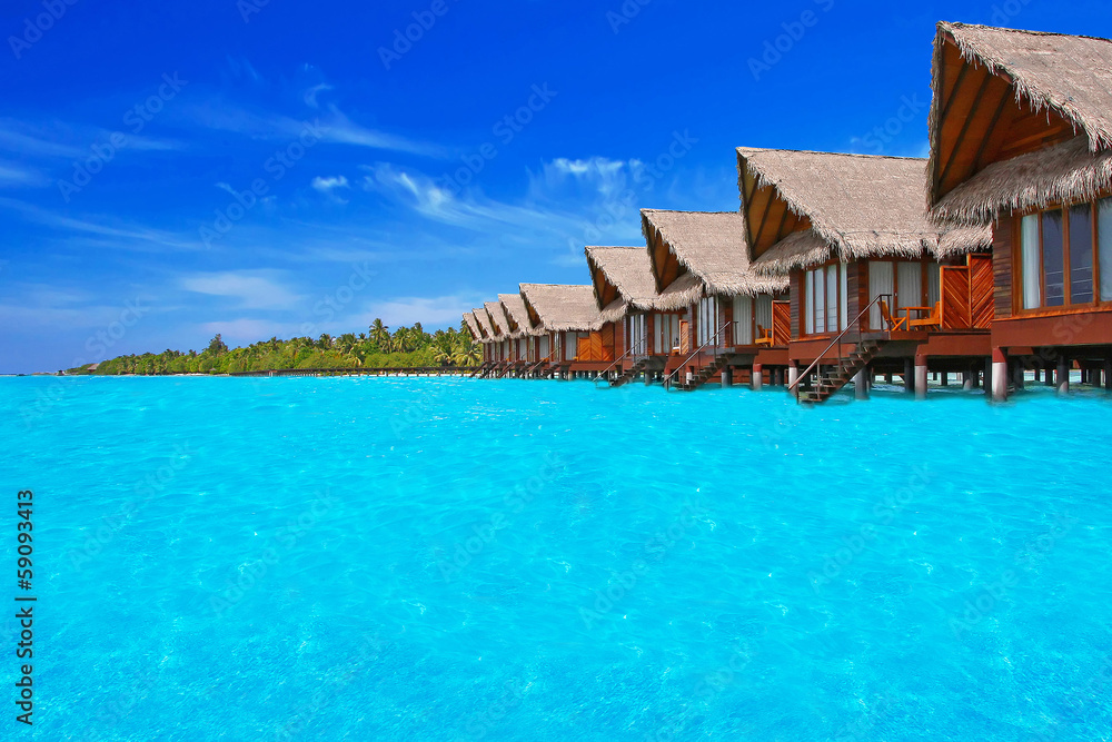 马尔代夫的蓝色热带泻湖，有水。