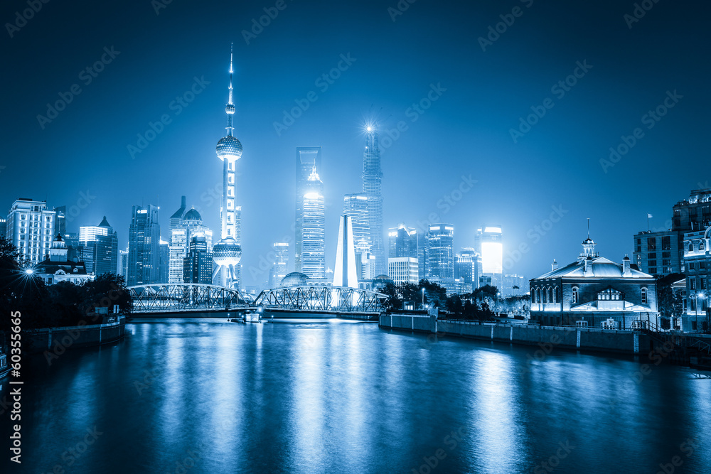 蓝色调的上海夜景