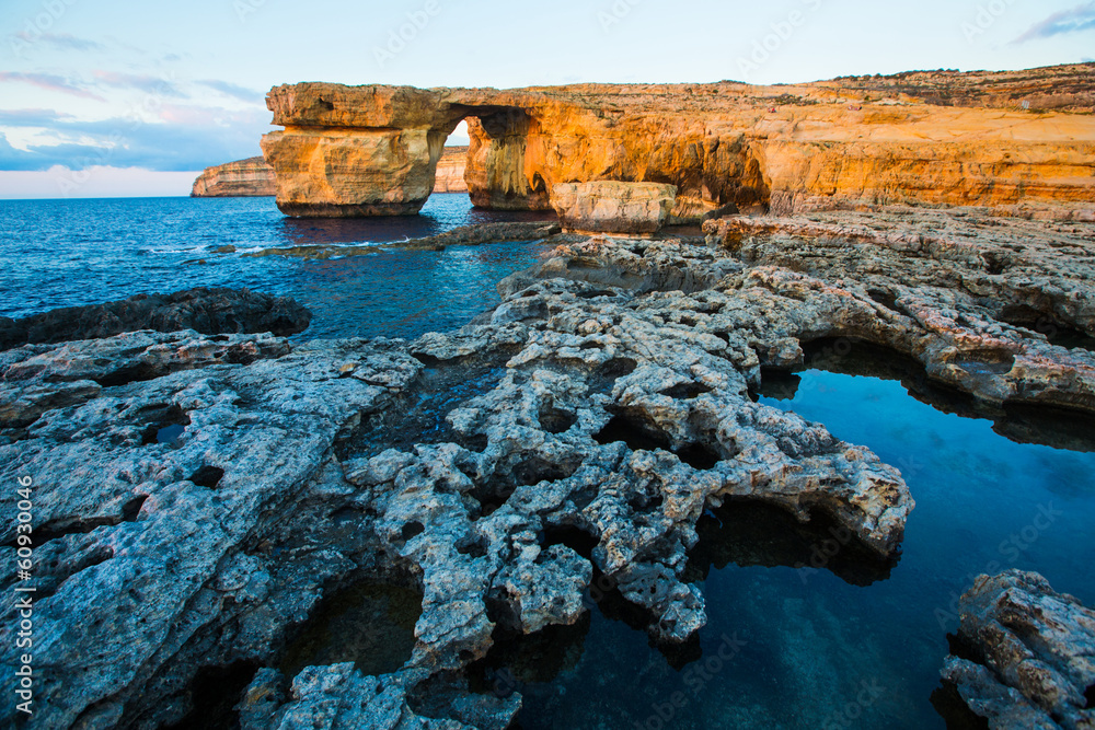 Azure Window，Gozo岛上的天然拱门，岩层