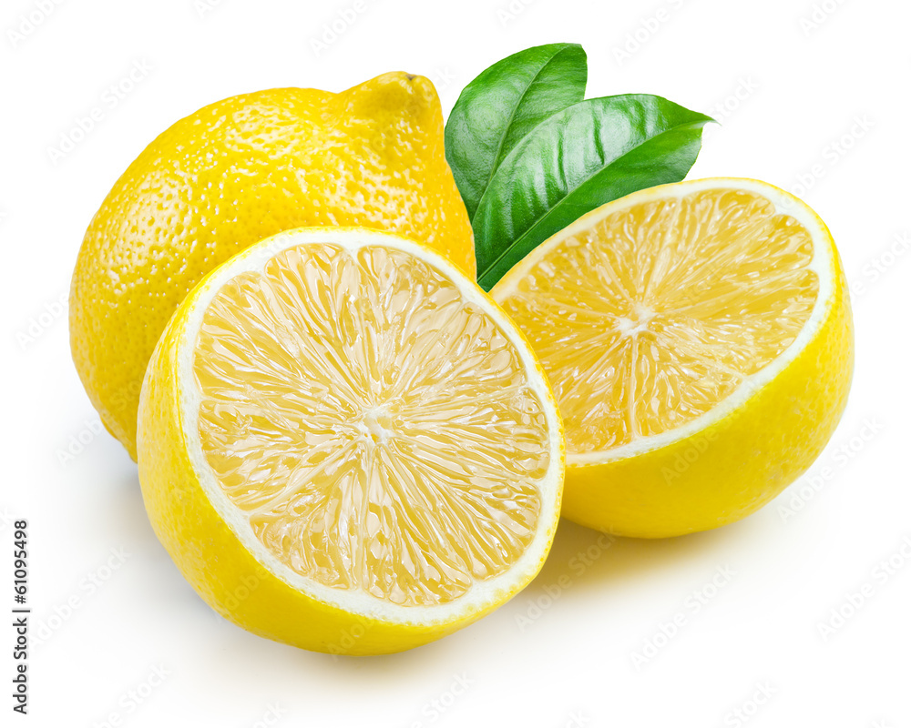 柠檬。叶子孤立在白色上的水果