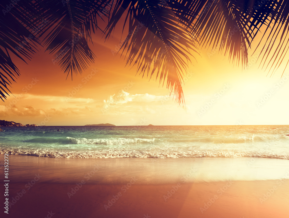 加勒比海海滩上的日落