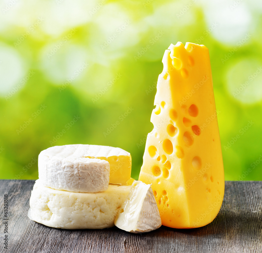 自然背景下的不同类型奶酪