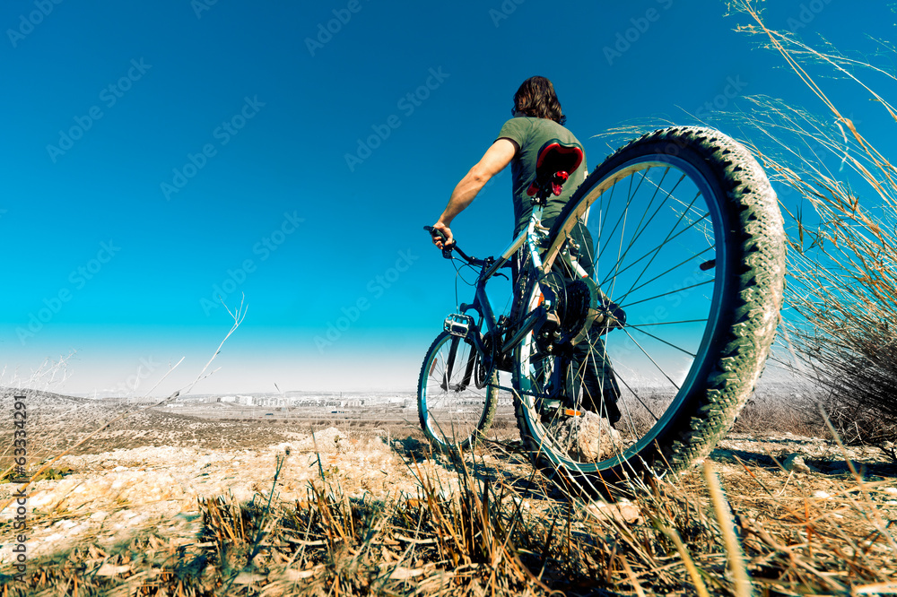 Paisaje y bicicleta.Estilo de vida y deporte