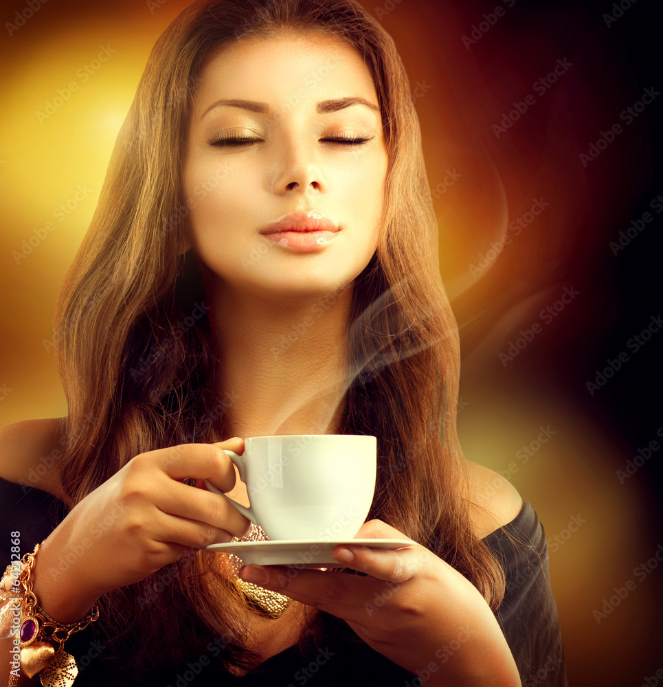 杯茶或咖啡美女模特女孩