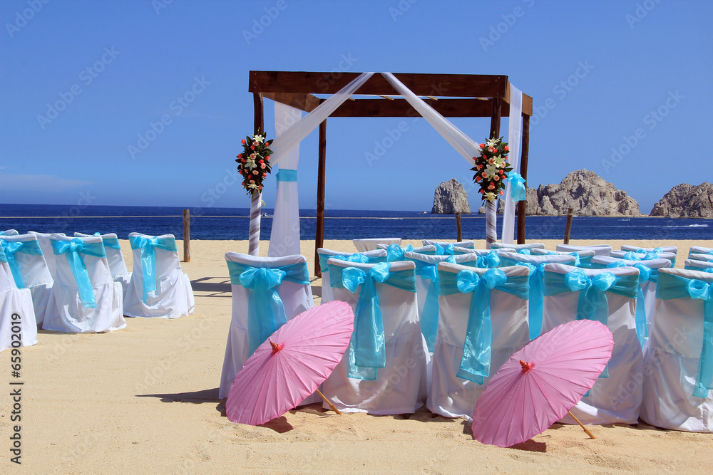 海滩婚礼，也有垂直款式。