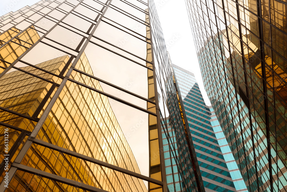 城市摩天大楼的现代玻璃轮廓