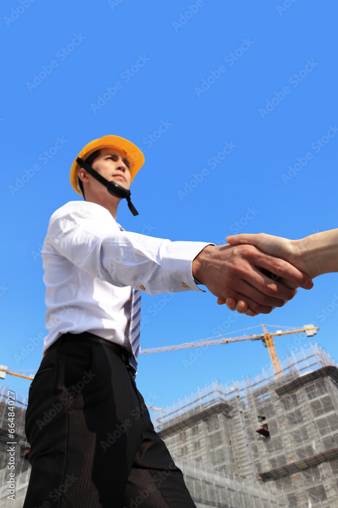 建筑师握手