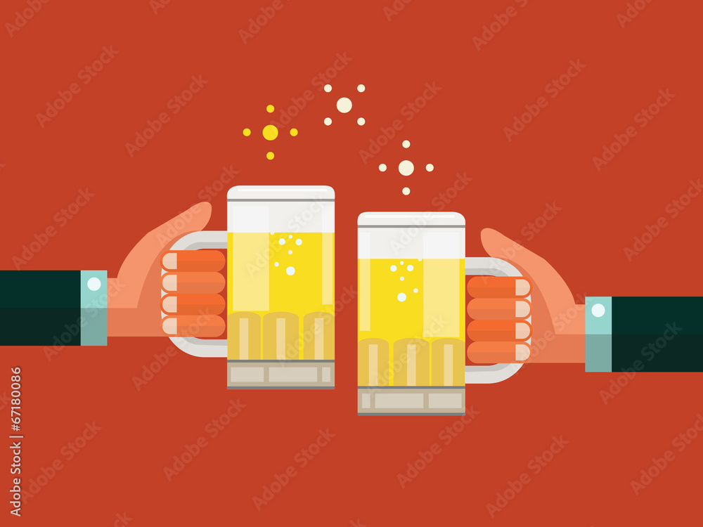 两个商人举杯庆祝啤酒。