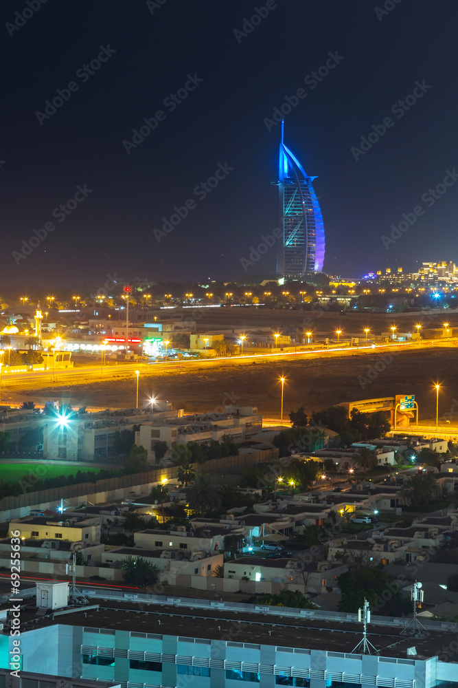 阿联酋迪拜夜晚的城市景观