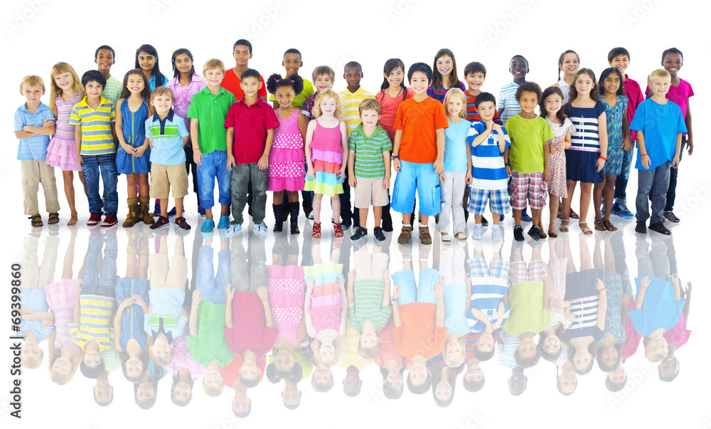 多样化的儿童团体工作室拍摄