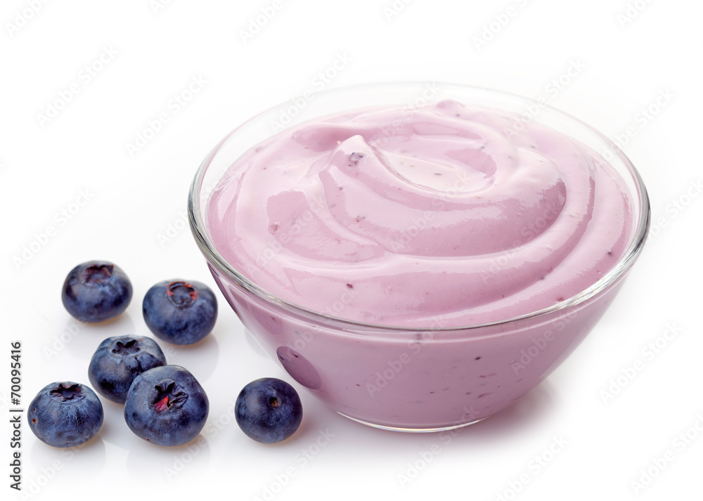 一碗粉红色蓝莓酸奶