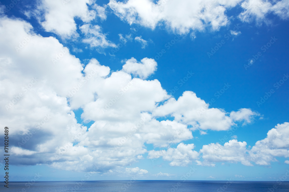 沖縄の青空と海