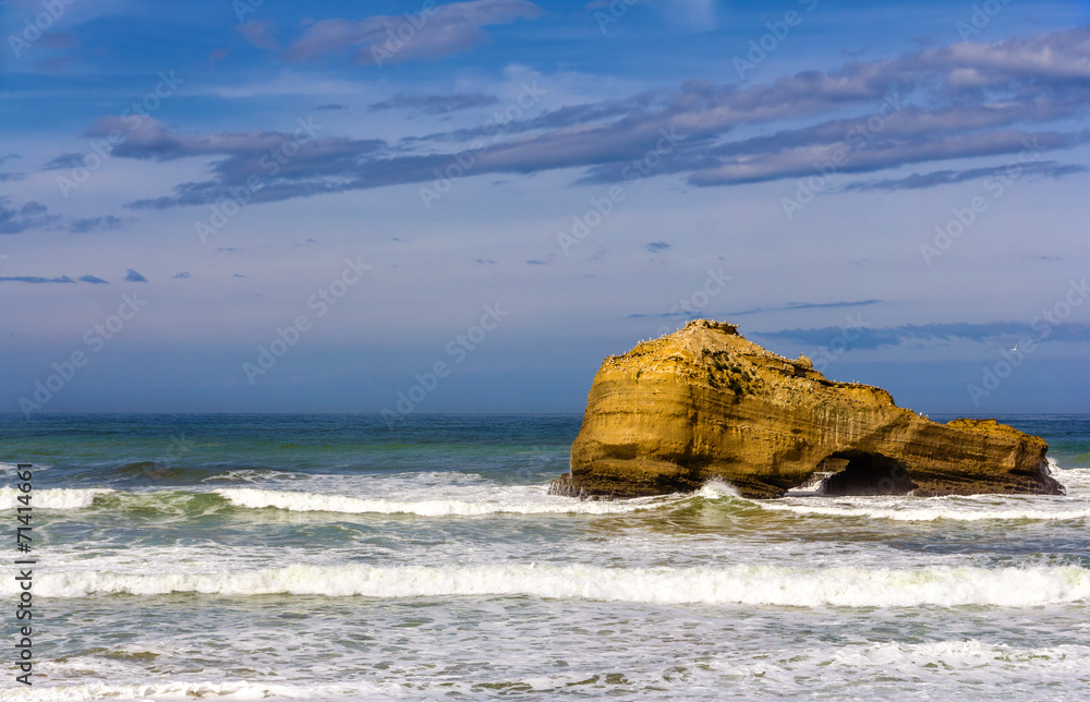 法国比亚里茨附近大西洋中的一块岩石
