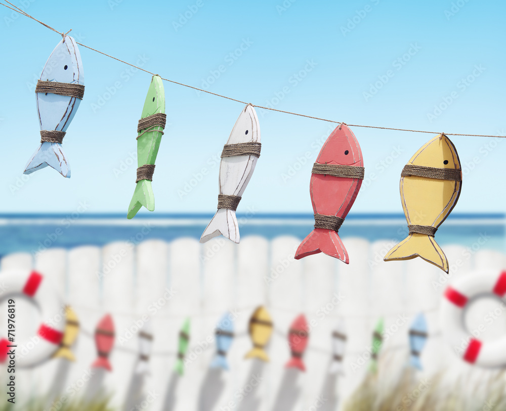 海滩边的鱼玩具