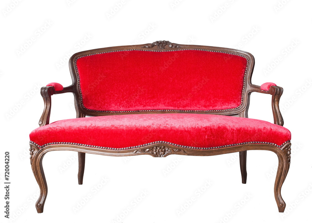 白色背景下的复古奢华红色沙发