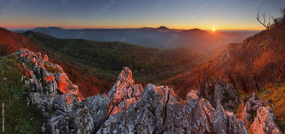 自然山日落-全景，斯洛伐克，马累-卡帕蒂