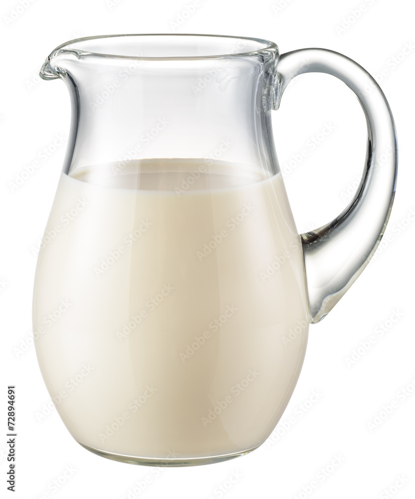 白色隔离的玻璃罐鲜奶。带夹持路径