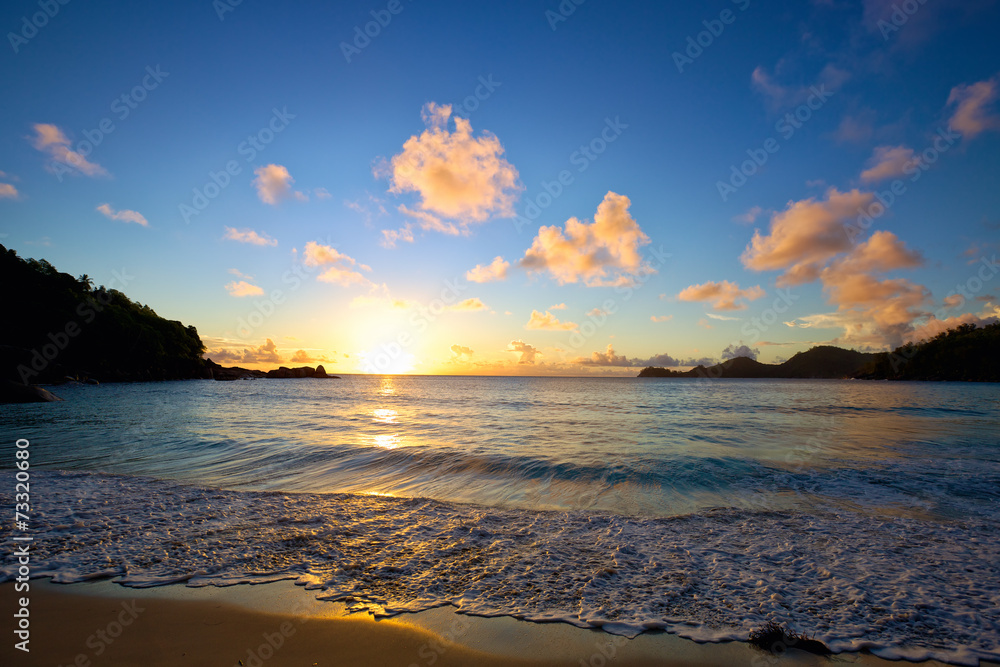 日落时的安色高马卡海滩，马埃岛，Seyshelles