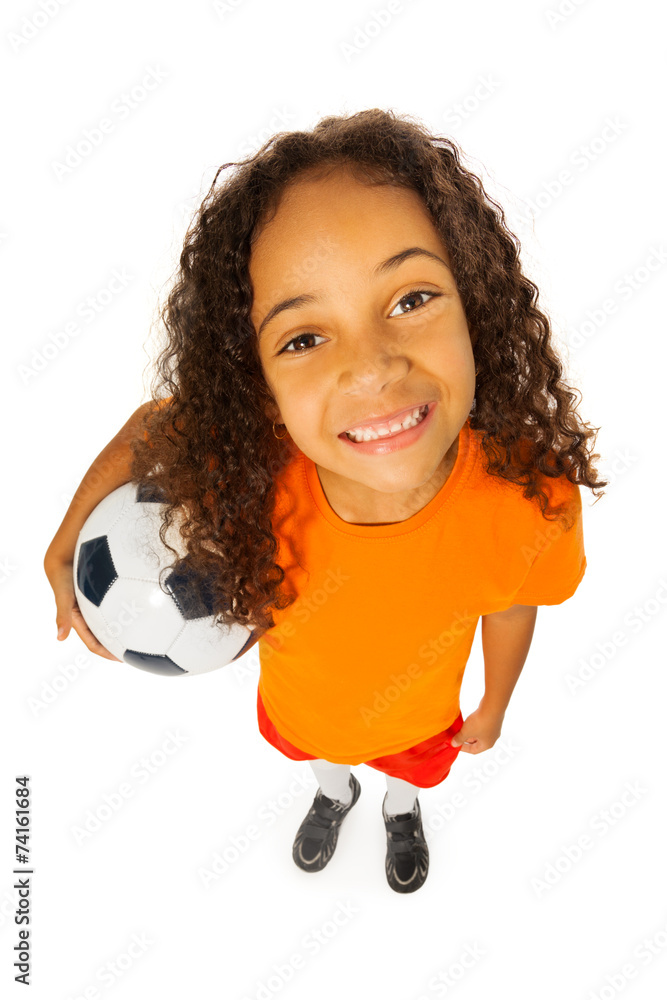 黑人女孩，俯视足球