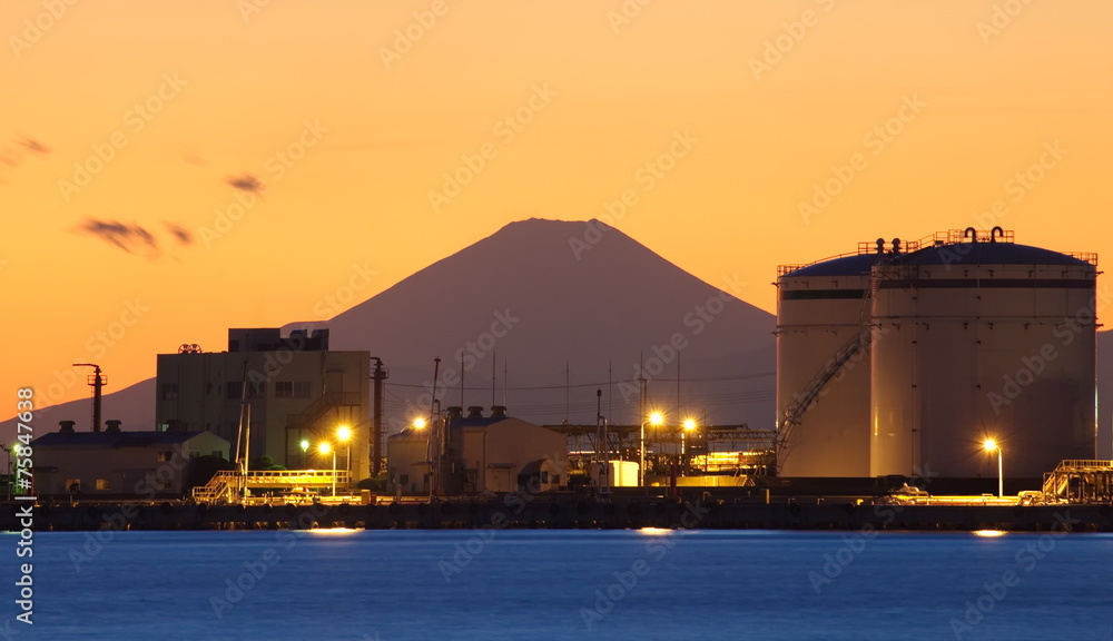 日落时分富士山的美丽日本工业区