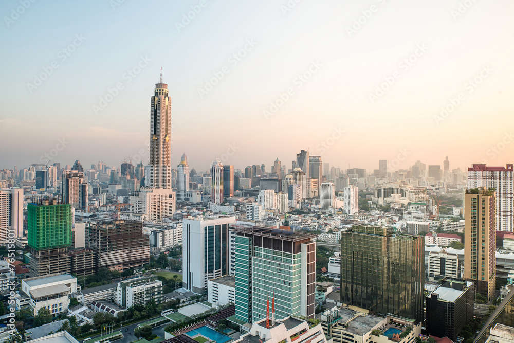 泰国日落前的曼谷城市俯视图