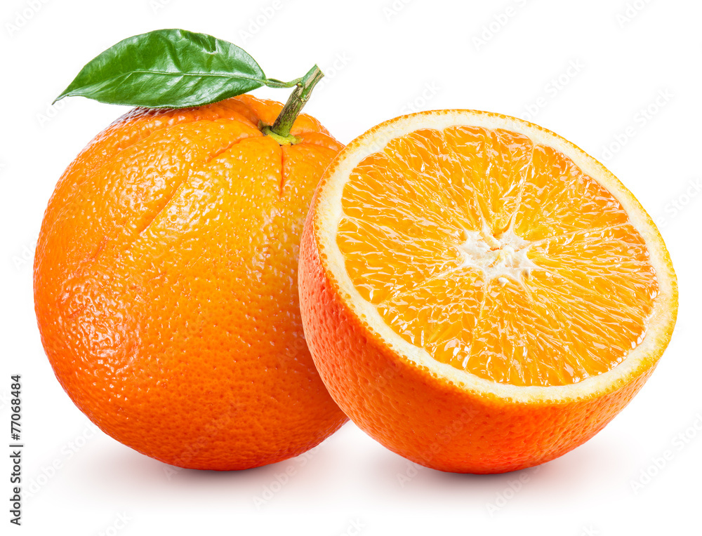 橙色果实，叶片孤立于白色。