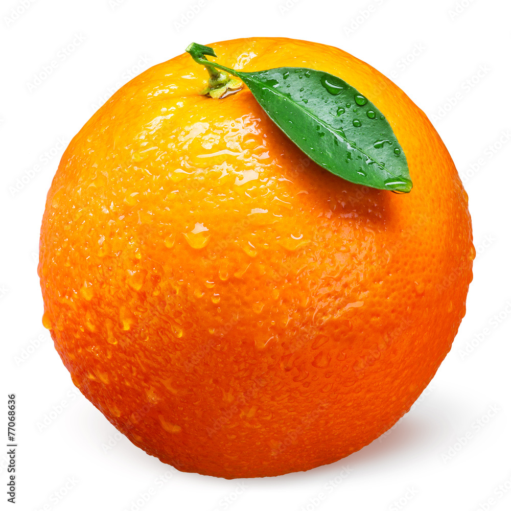 新鲜橙色水果，在白色上分离出液滴