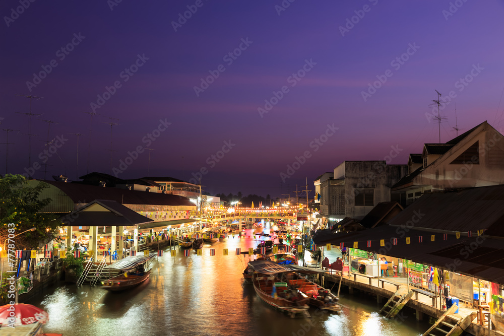 泰国安帕瓦-2014年12月12日：安帕瓦市场在黄昏，fa