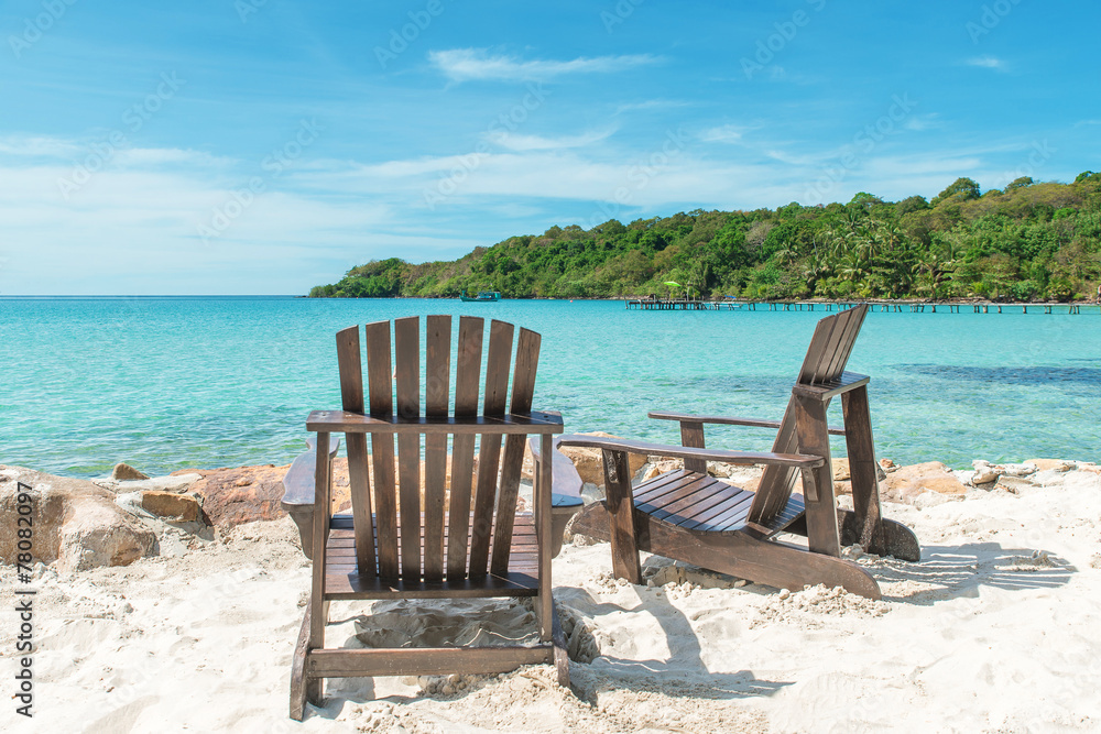 夏季、旅游、度假和度假概念-沙滩椅