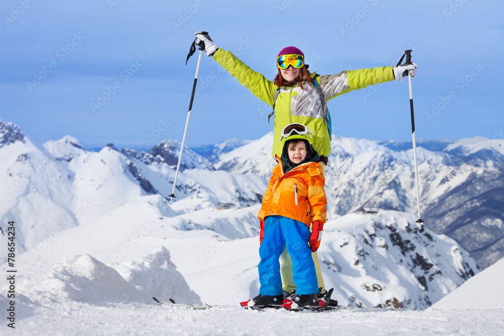 与孩子们一起度过快乐的冬季滑雪假期