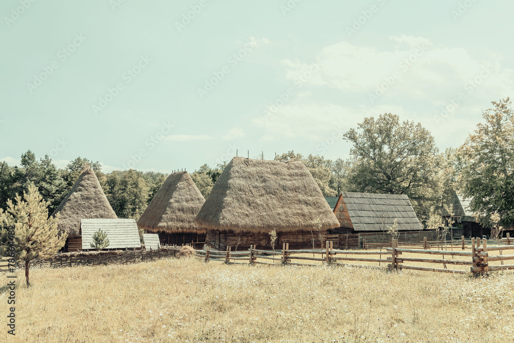 喀尔巴阡山脉罗马尼亚村庄的复古效应