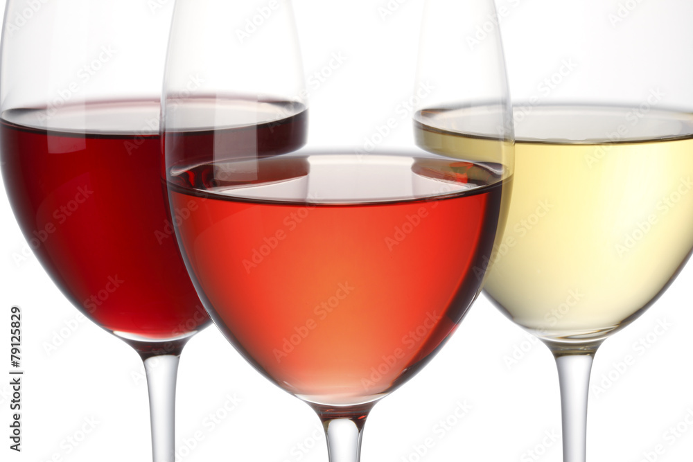三种颜色的葡萄酒