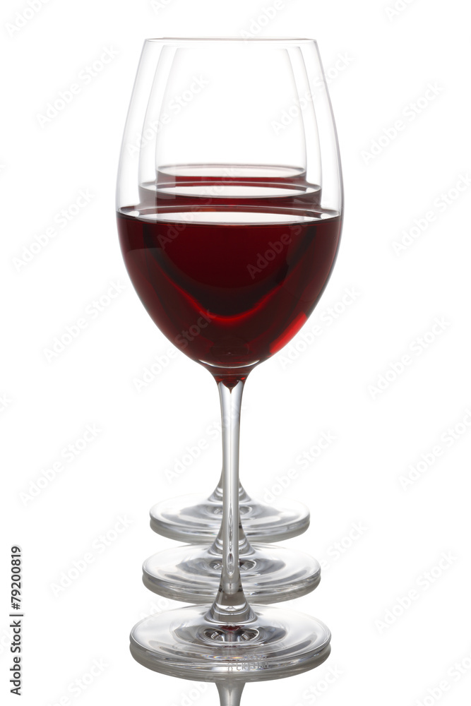 红葡萄酒在白色背景上隔离/带有剪辑路径