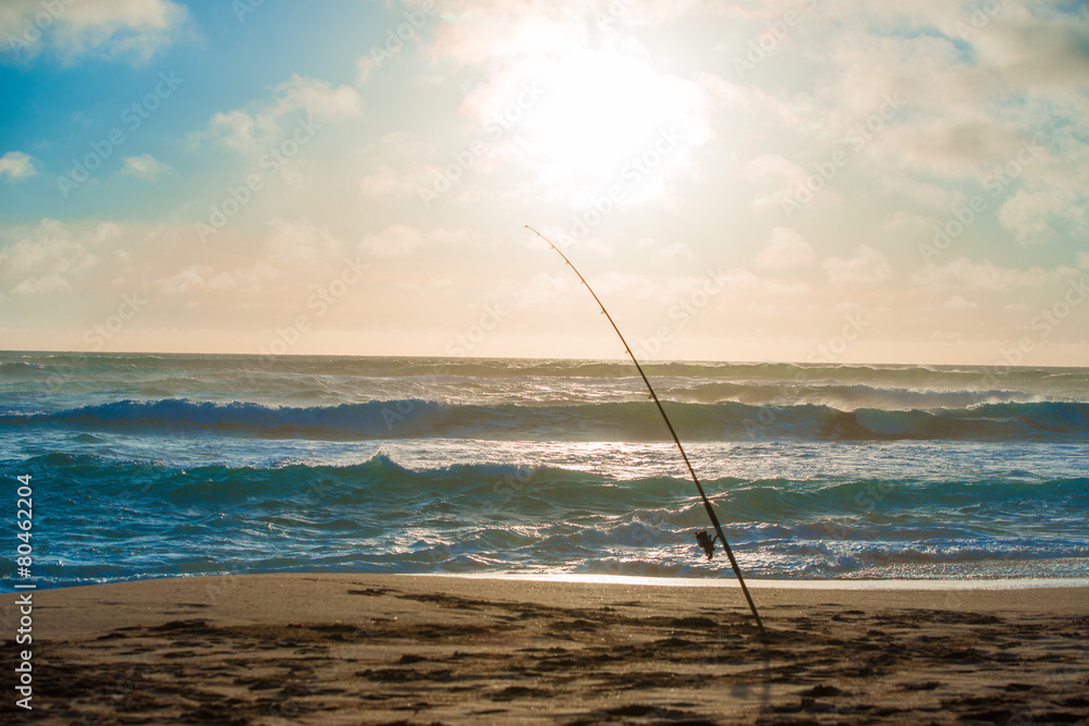 日落海滩钓鱼
