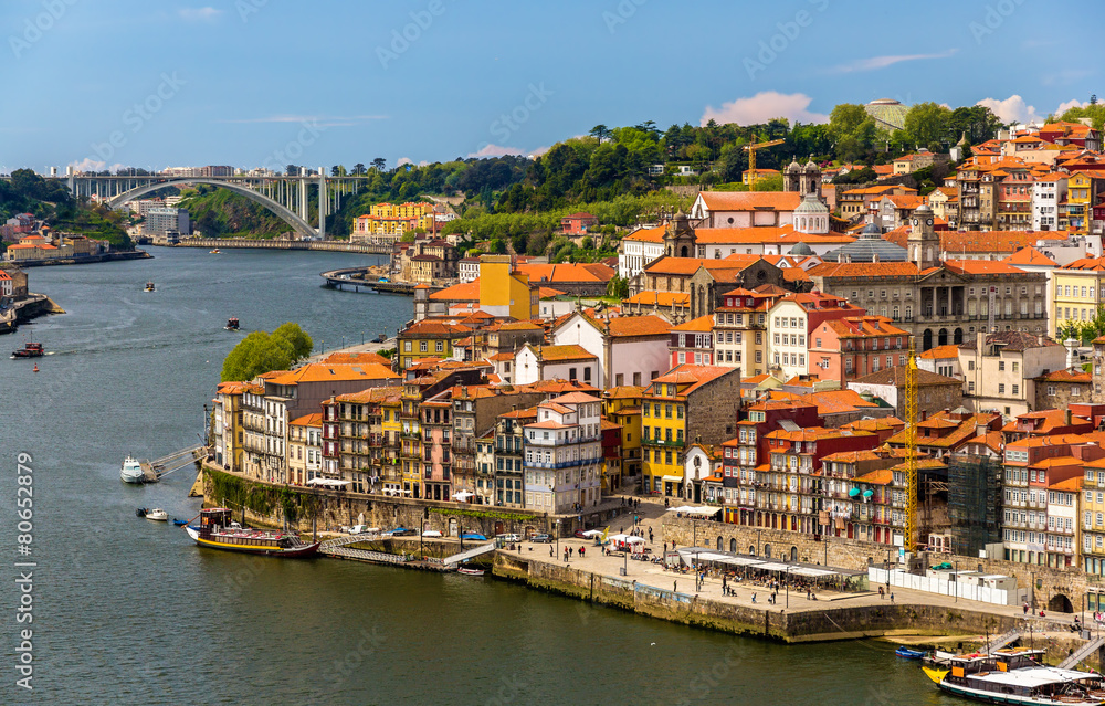 葡萄牙杜罗河上的波尔图景色