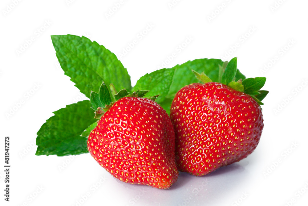 白底成熟草莓