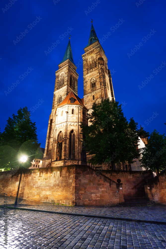 纽伦堡圣塞巴尔杜斯教堂夜景