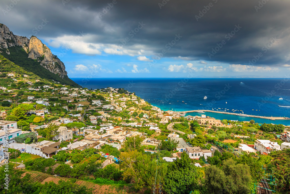 卡普里岛，有古老的城镇和港口，意大利，欧洲