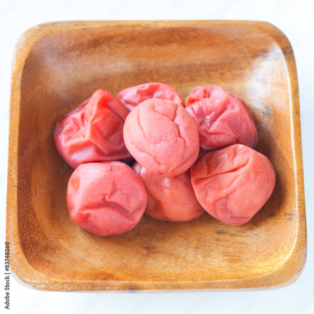 Umeboshi，日本传统食品盐李子或腌李子