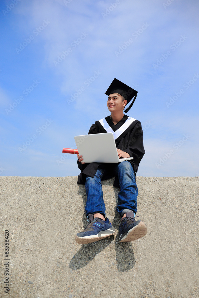 graduates student use computer