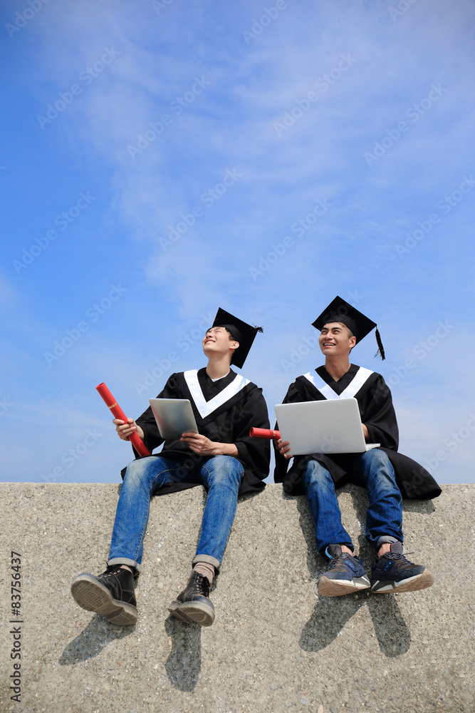 graduates student use computer