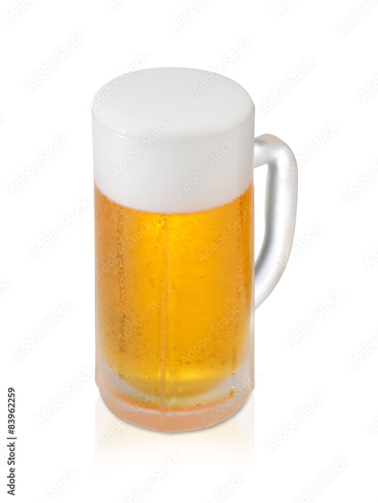 生ビール/ジョッキに一杯注がれたビール,冷たいシズルを表現しています,白バックでクリッピングパスが付いています。