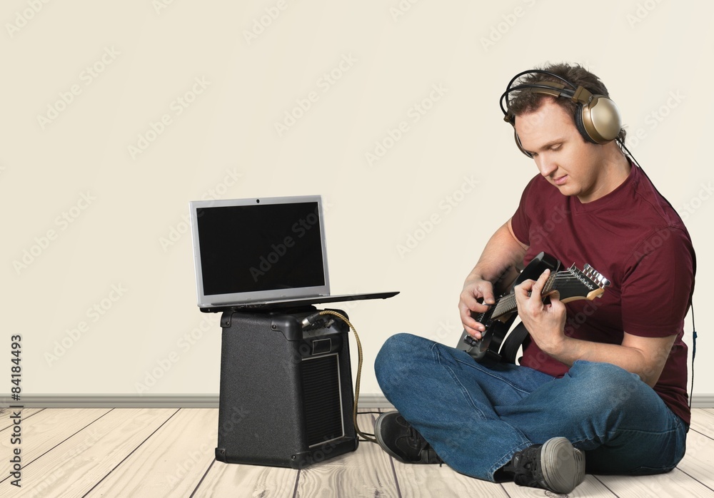 音乐，吉他，电脑。