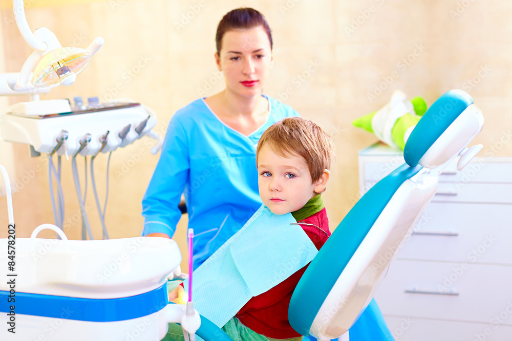 小孩，牙科诊所检查的病人