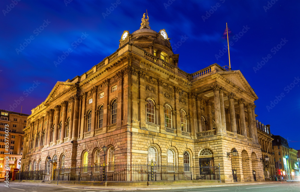 晚上的利物浦市政厅-英格兰