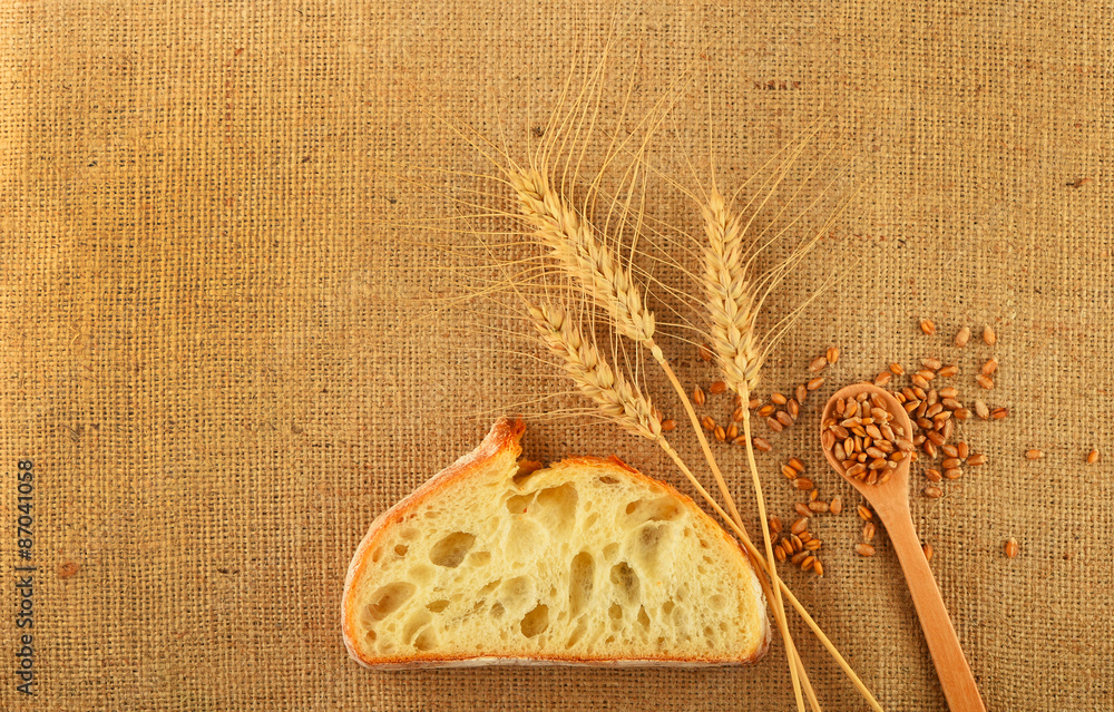 小麦穗、面包和成熟谷物画布
