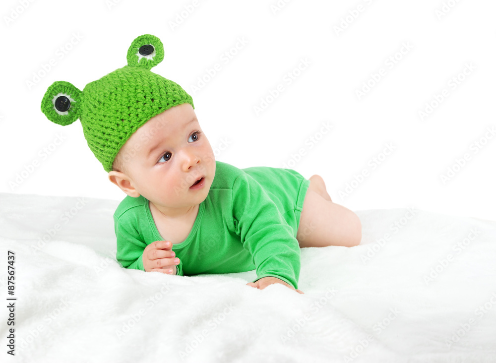 戴青蛙帽的婴儿